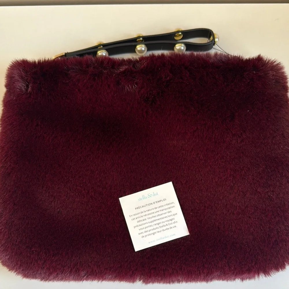 NWT Elegant Faux Fur Clutch in Burgundy - Picture 5 of 5